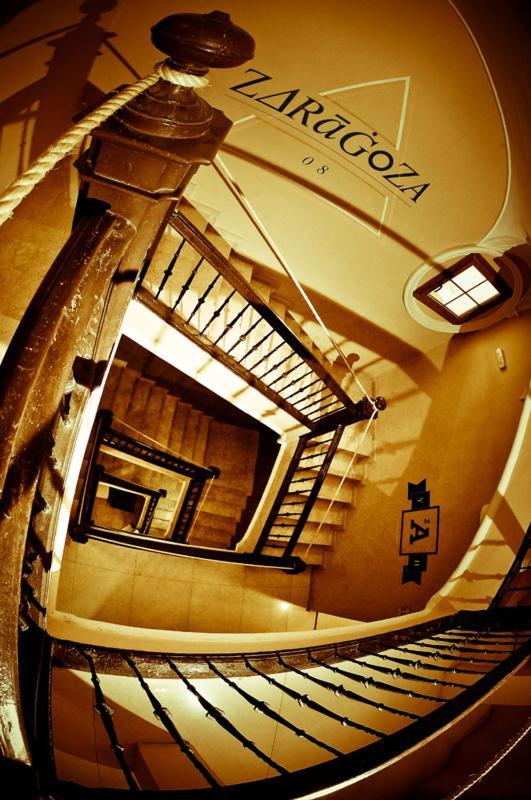Be Zaragoza Hostel מראה חיצוני תמונה Interior of the house