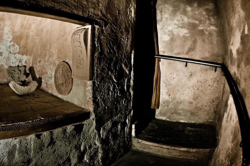 Be Zaragoza Hostel מראה חיצוני תמונה The staircase