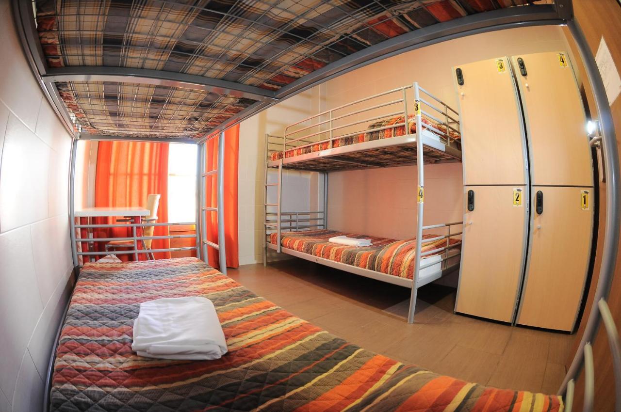 Be Zaragoza Hostel חדר תמונה Hostel room in Prague