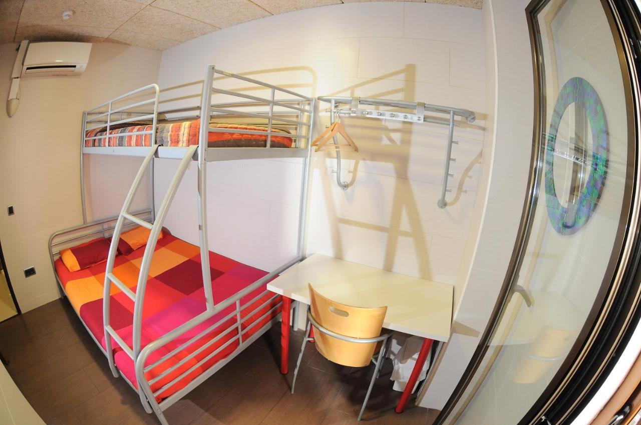 Be Zaragoza Hostel חדר תמונה A room at the Tokyo branch